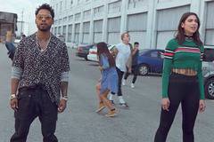 Дуа Липа сподели видеото към „Lost In Your Light“ с Мигел