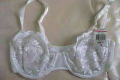 *75B, елегантен сутиен в бяло, дантела, с банел и мека чашка, марка target