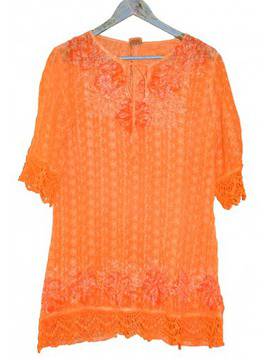 Дамска блуза туника с дантела