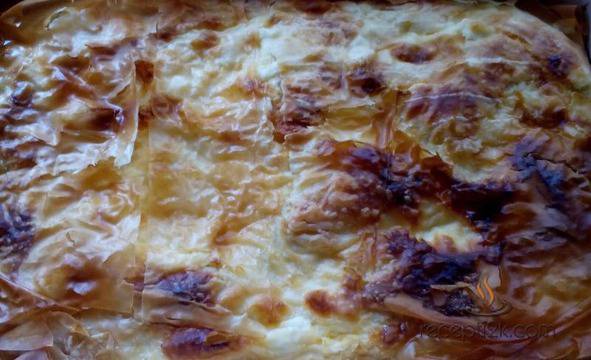 Вкусна баница с готови кори, яйца и сирене