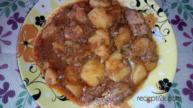 Картофена яхния със свинско