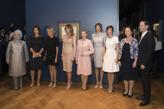 Първата ни дама – в българска рокля до Мелания Тръмп