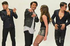 Ивайло Колев се завръща на музикалната сцена с „Не пипай там“