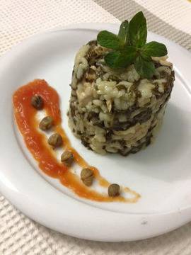 Ориз с пилешки хапки и лапад