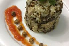 Ориз с пилешки хапки и лапад