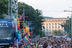 Пречи ли ни гей парадът?