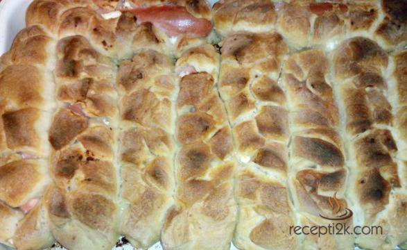 Плетени кренвиршки със сирене