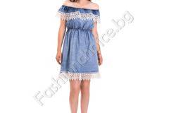 Сладка дънкова дамска рокля с дантела и голи рамене