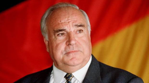 Почина Хелмут Кол