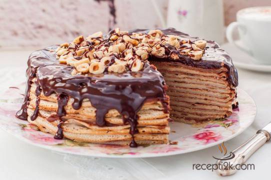 Палачинкова торта с крем от сирене и какао с шоколадова глазура и лешници