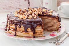 Палачинкова торта с крем от сирене и какао с шоколадова глазура и лешници