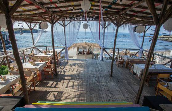 Dance Your Fritz на плажа във Варвара