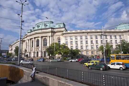 Какви са заплатите в държавните университети в България