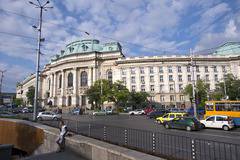 Какви са заплатите в държавните университети в България