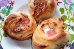 Сиропирана баница със сирене и локум