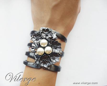 Ръчно изработени винтидж гривни и бижута за ЕСЕНТА