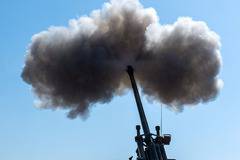 Френски войници участващи в обсадата на Мосул с оръдие CAESAR