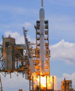 УСПЕХ! Космическа ракета Фолкън 9 достави в космоса първия български комуникационен спътник BulgariaSat-1!