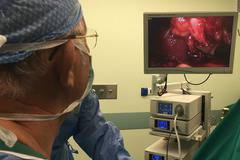 Д-р Еваггелос Перракис - Хирург, специалист в лапароскопските интервенции на дебелото черво, с повече от 7500 лапароскопии