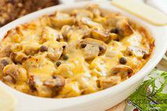 Пилешко с картоф, гъби и кашкавал