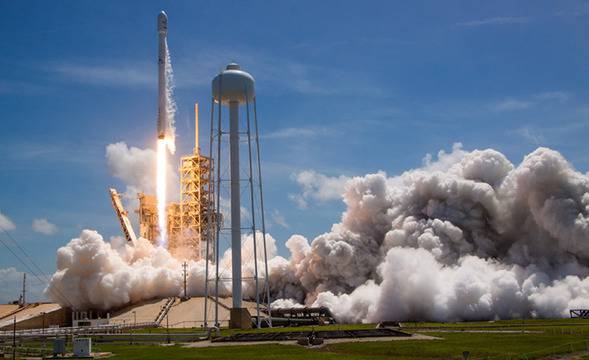 Първият в историята на България геостационарен сателит BulgariaSat-1 бе изстрелян успешно