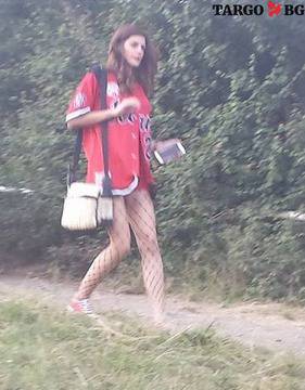 Михаела Вилева пя на селски събор по гащи! (СНИМКИ)