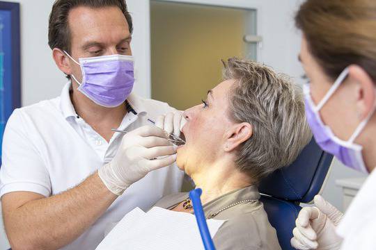 Не само лошата хигиена е причина за пародонтоза, виновни са и гените