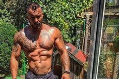 Митака от „София ден и нощ“ поля доматите гол (СНИМКИ +18)