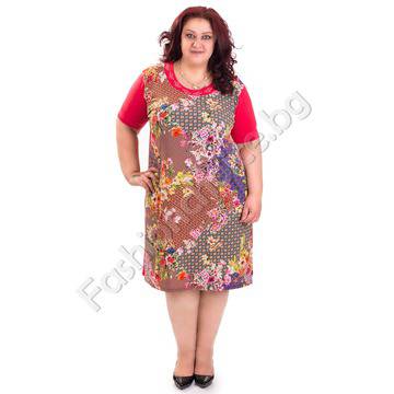 Кокетна дамска рокля с флорални мотиви в големи размери