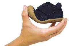 Защо да изберем качествени обувки за прохождане?