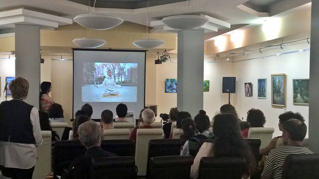 Елиминиране на привързаностите: Фалун Дафа на Летен Веге Фестивал 2017 във Варна