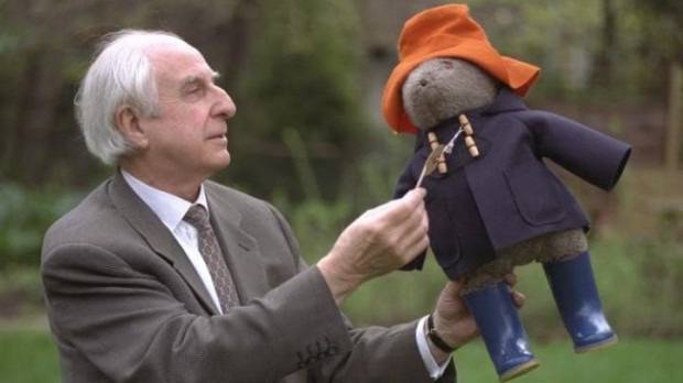 Почина писателят Майкъл Бонд