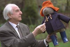 Почина писателят Майкъл Бонд