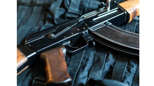 Шофьорът на консула на Косово продава АК-47 в Ню Йорк