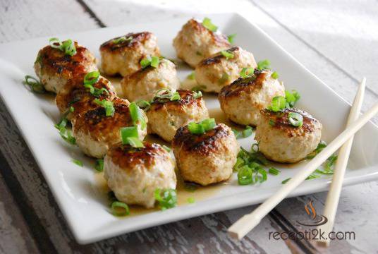 Пилешки кюфтенца с гъби и маслини