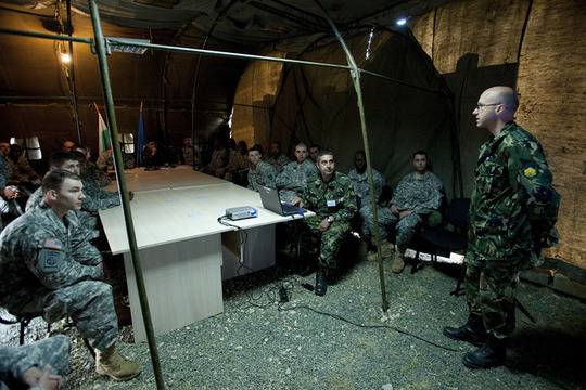 В армията ни има над 8000 свободни работни места