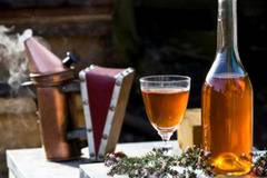 Как да си направим домашна медовина?