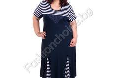 Разкошна макси рокля в синьо-бял десен с акцент дантела