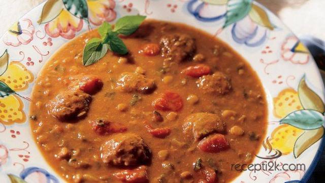 Яхния от леща с топчета