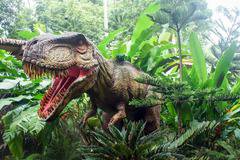 Динозаври в реален размер гостуват в Морската градина на Варна