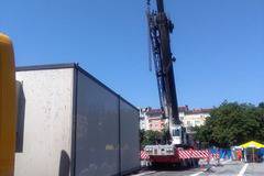 Подпалиха крана, демонтиращ паметника „1300 години България“