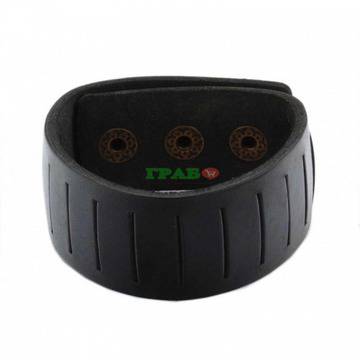 Гривна изработена от кожа с метални капси за закопчаване