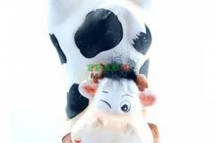 Декоративна керамична фигурка на крава