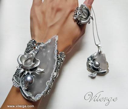 Елегантни подаръци за жени с красиви бижута за тях