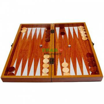 Комплект табла и шах в красива кутия изработена от дърво (35 х 35 см)