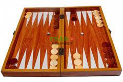 Комплект табла и шах в красива кутия изработена от дърво (35 х 35 см)