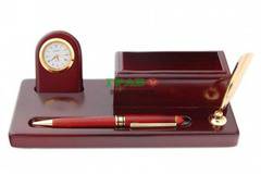 Луксозен комплект за бюро, изработен от дърво