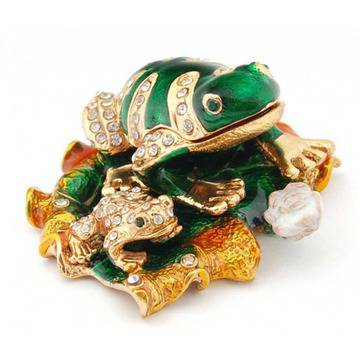 Декоративна метална кутийка за бижута във формата на жаба с малкото си върху водна лилия – фаберже