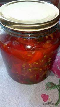 Домашен паприкаш в буркани