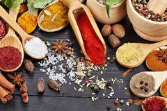 Могат ли подправките да лекуват?